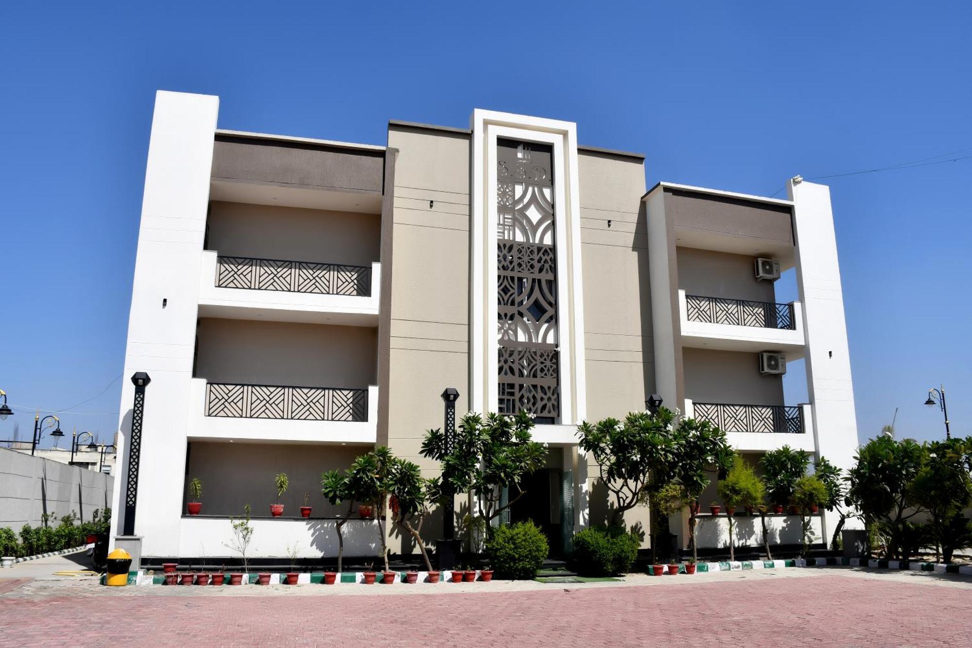 Vrinda Bliss, Vrindavan-walk To Temples Apartment *